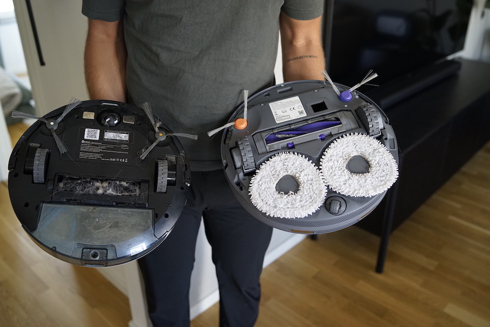 Till vänster kan du se hur det normalt ser ut när man har hund och robotdammsugare, med en massa hundhår som trasslat in sig i borsten. Till höger ser du hur Narwals robotdammsugare ser ut efter otaliga städrundor utan någon som helst rengöring av borstar.